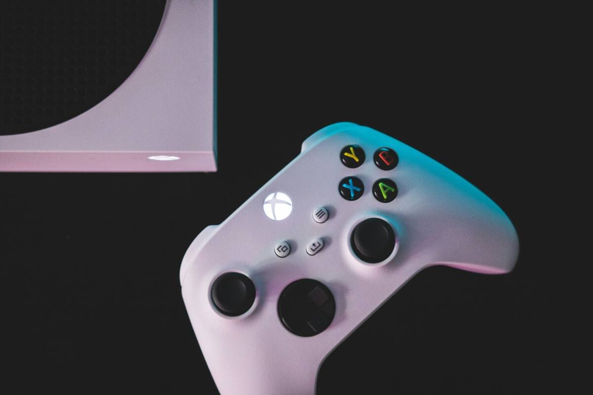 White Xbox One game controller