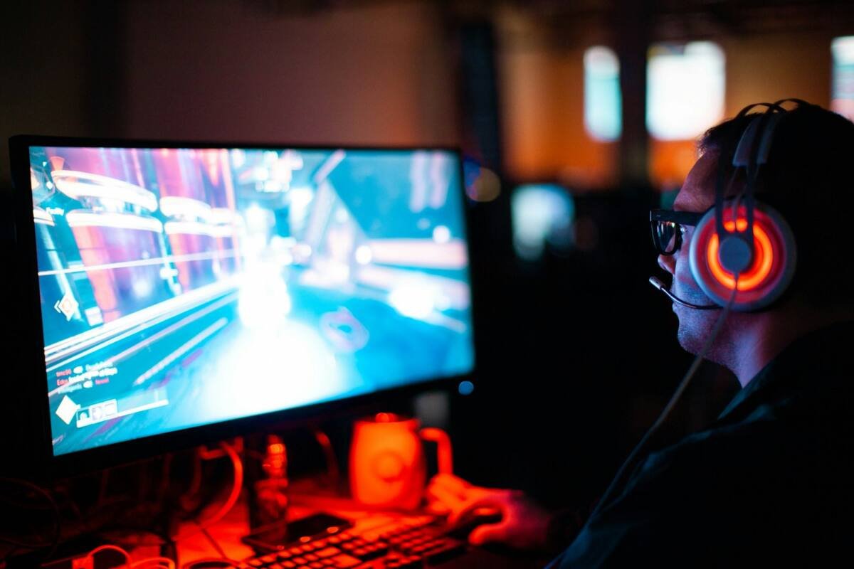 Person using computer playing an FPS game