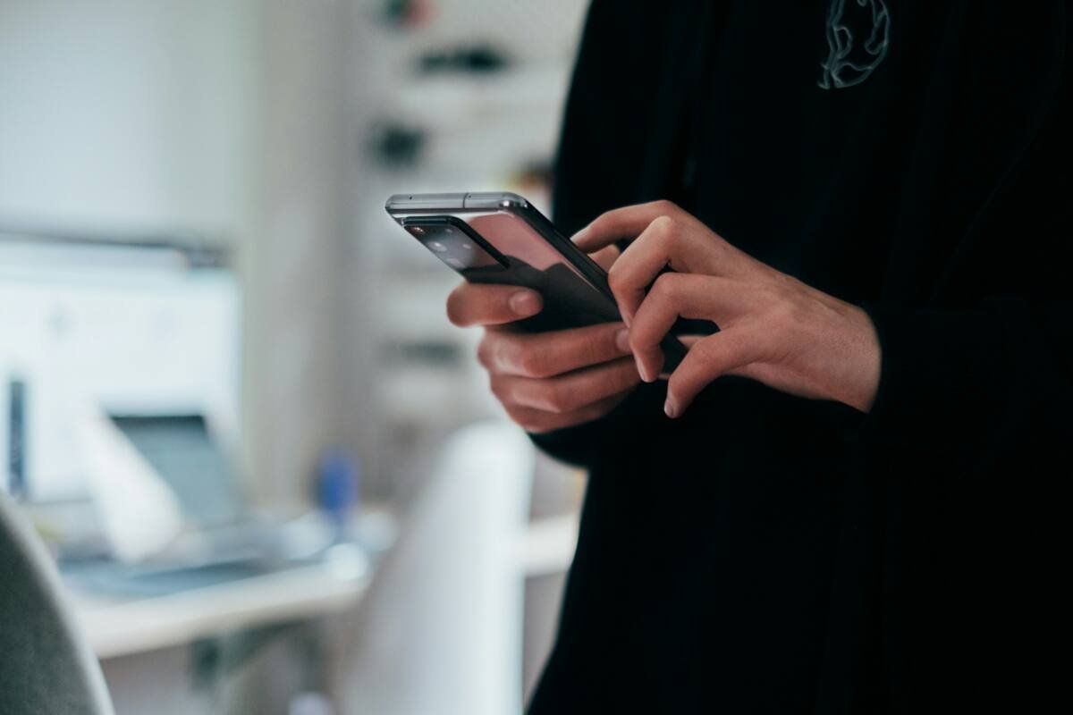 Person holding a black Android smartphone